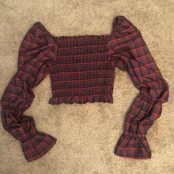 Tops - Cinched, puff sleeve plaid blouse. Small.